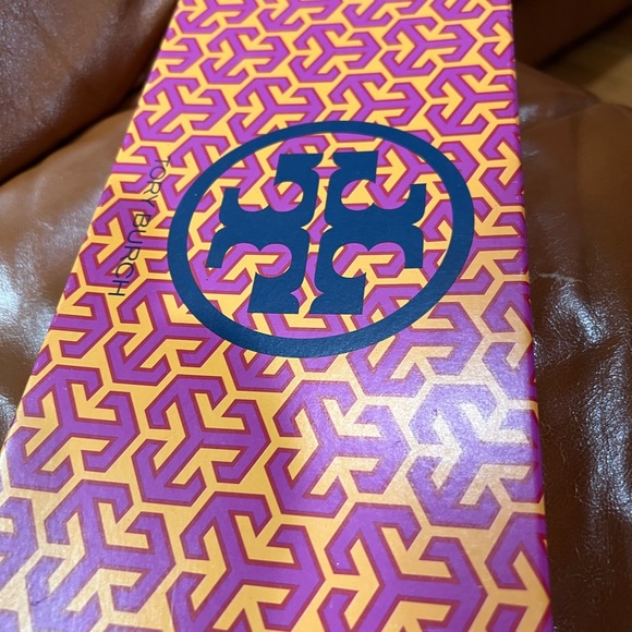 Tory Burch Black Reva Flats EUC comes with box and dust bag - Picture 2 of 4